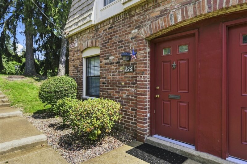 826 Carriage Cir — photo 4