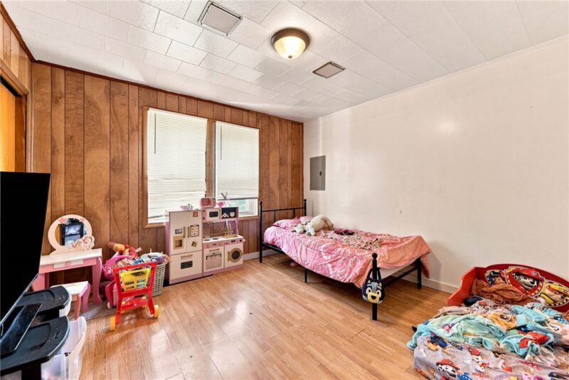 213 Rockwood Ave — photo 8