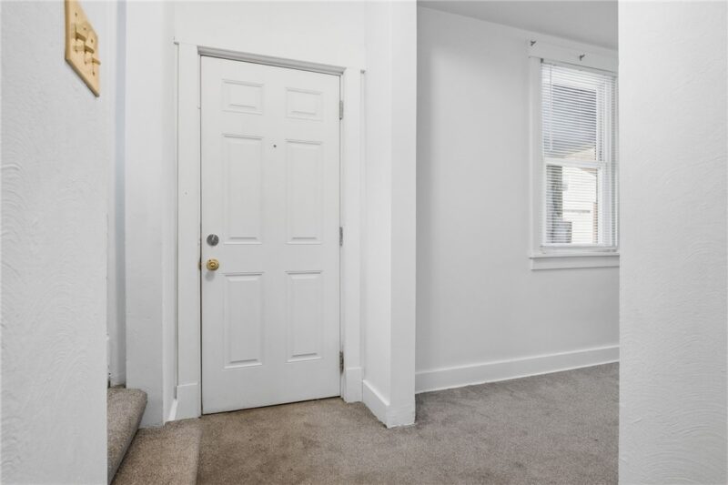 1264 Grove Rd — photo 2
