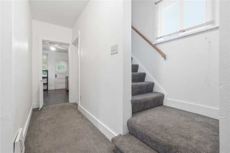 1264 Grove Rd — photo 3