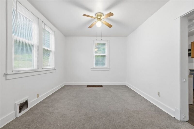 1264 Grove Rd — photo 8