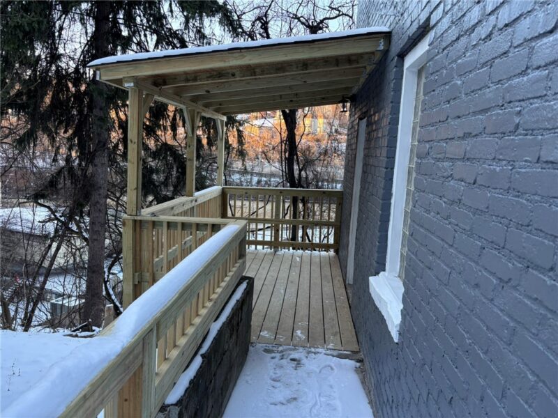 1320 Pioneer Ave — photo 2
