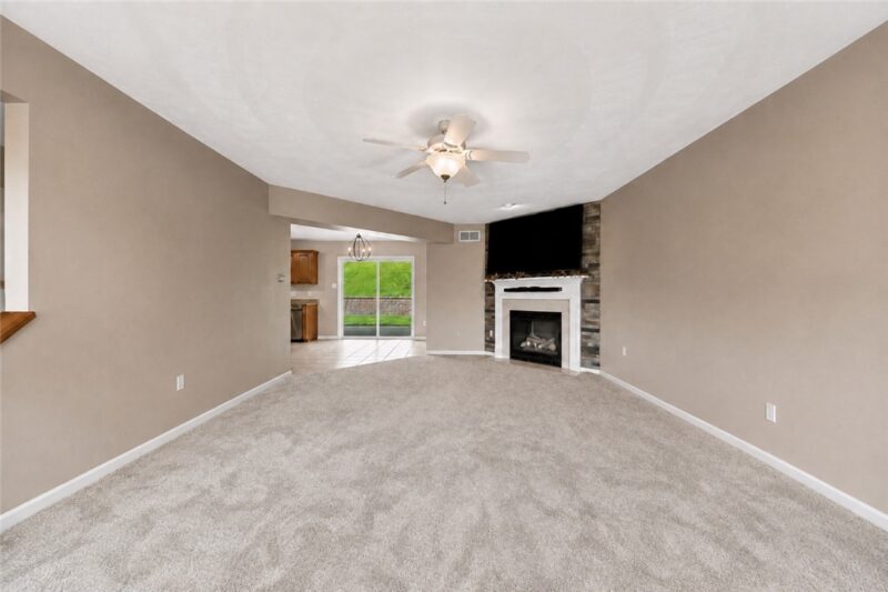 214 Murdock Way — photo 8