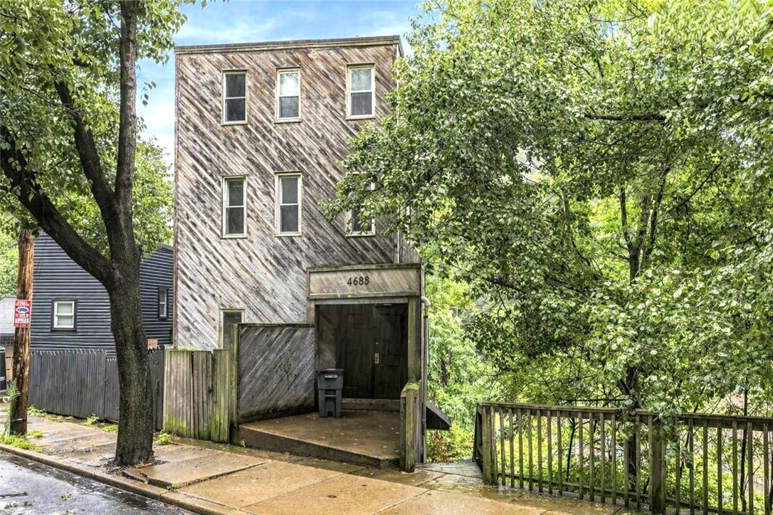 1685 Perrysville Ave — photo 1