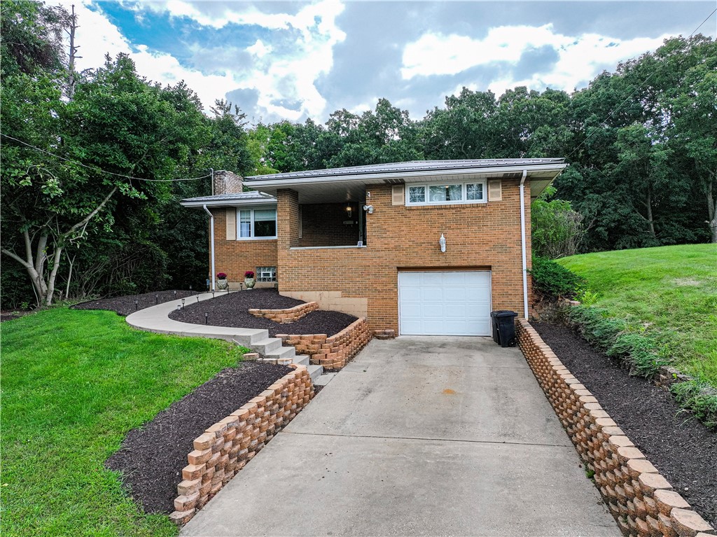 1933 Broadview Pl — photo 1