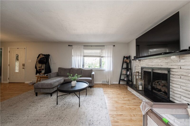1933 Broadview Pl — photo 4