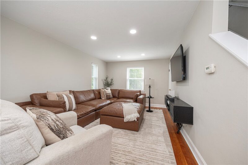 364 Library Pl — photo 3