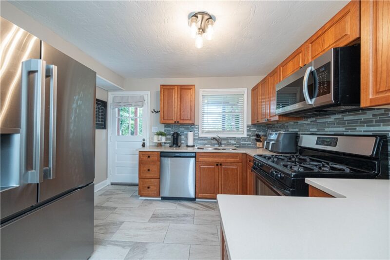 364 Library Pl — photo 7