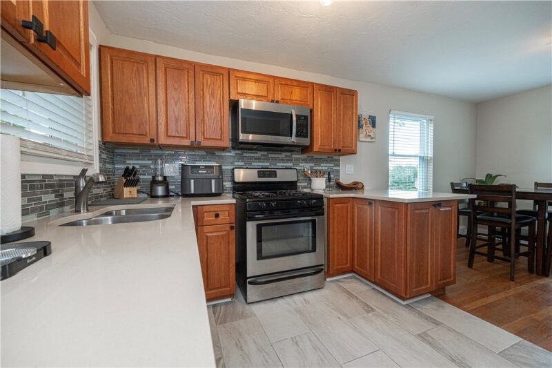 364 Library Pl — photo 8