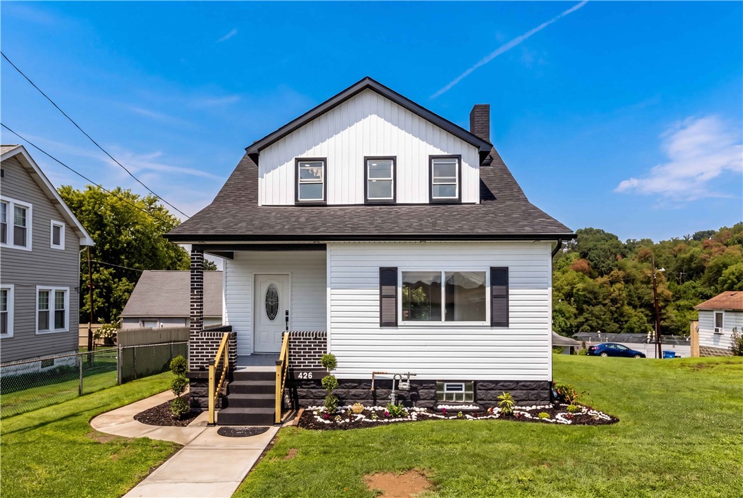425 Peterson St — photo 1