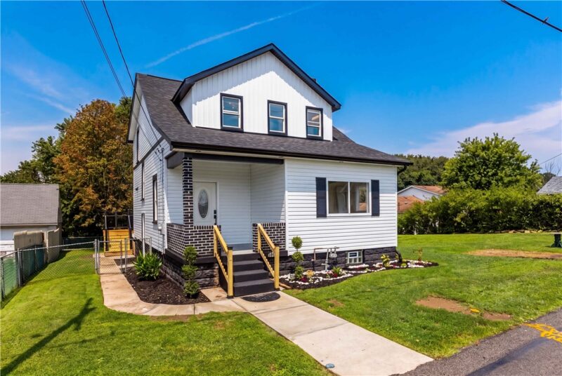 425 Peterson St — photo 2