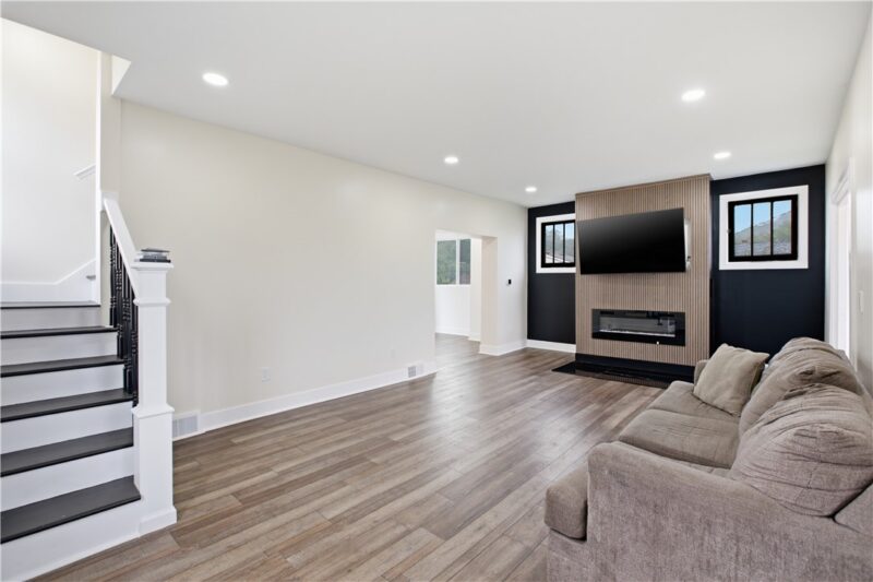 425 Peterson St — photo 5