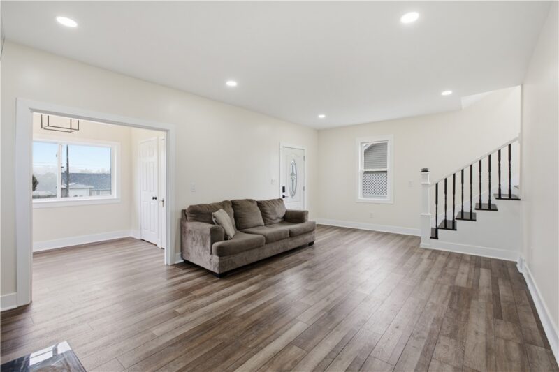 425 Peterson St — photo 7
