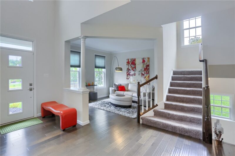 107 Victoria Court — photo 2