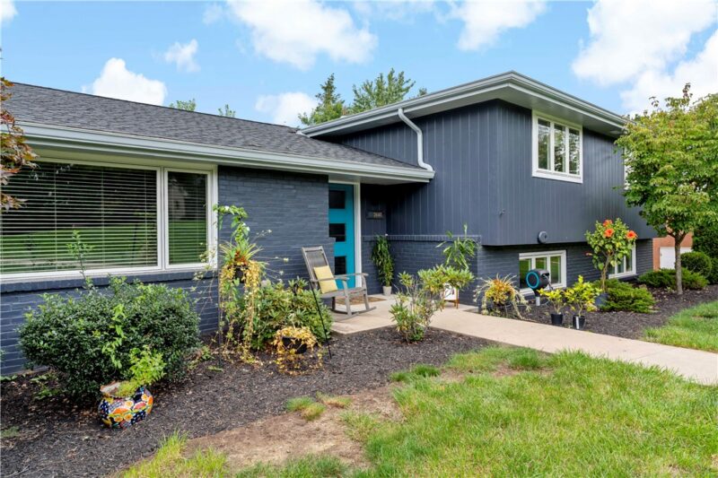 2640 Thorntree Dr — photo 2