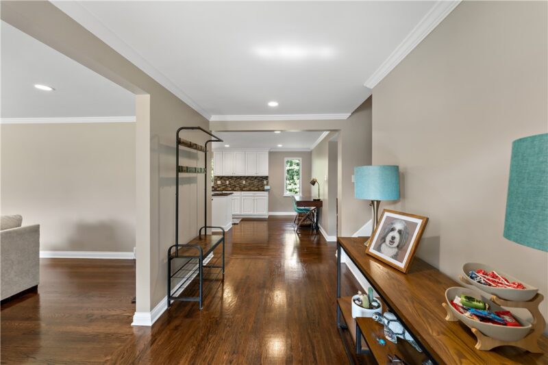 2640 Thorntree Dr — photo 3