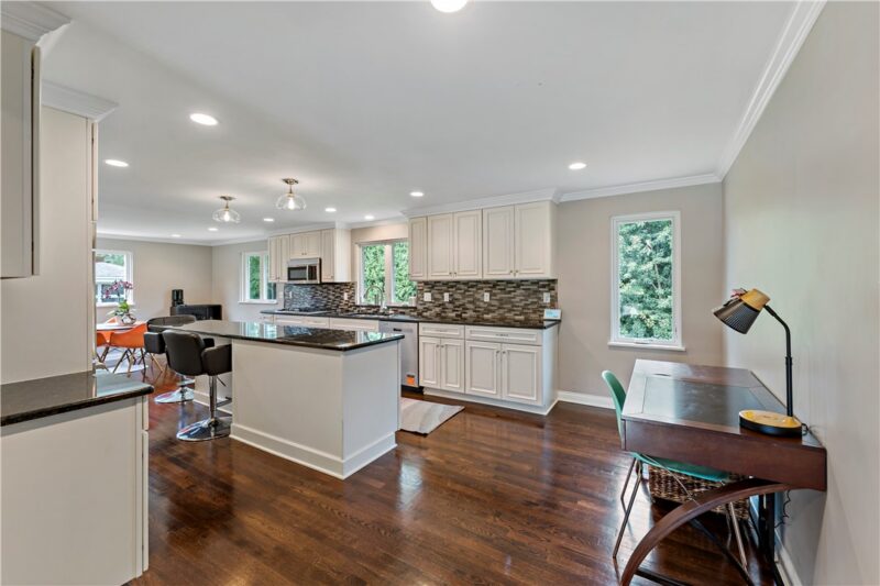 2640 Thorntree Dr — photo 5