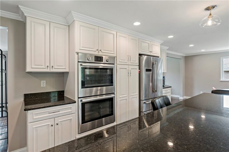 2640 Thorntree Dr — photo 6