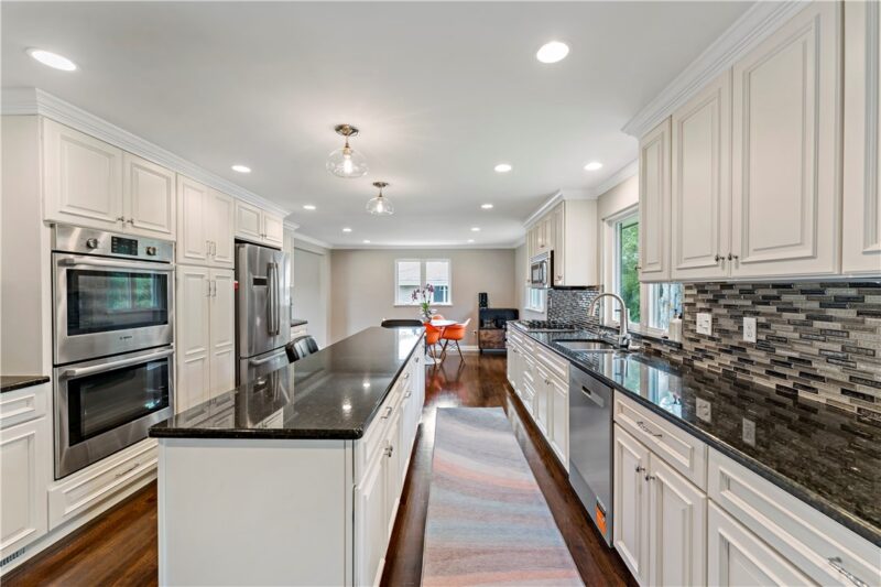 2640 Thorntree Dr — photo 7