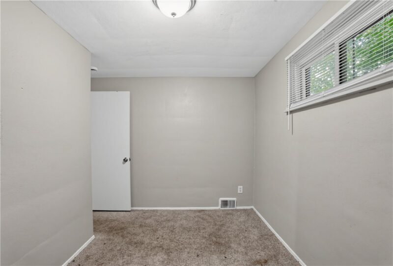 2414 School St — photo 8