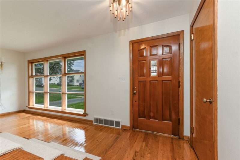 423 Flower Ave — photo 3