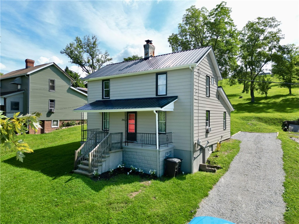 240 Roosevelt St — photo 1