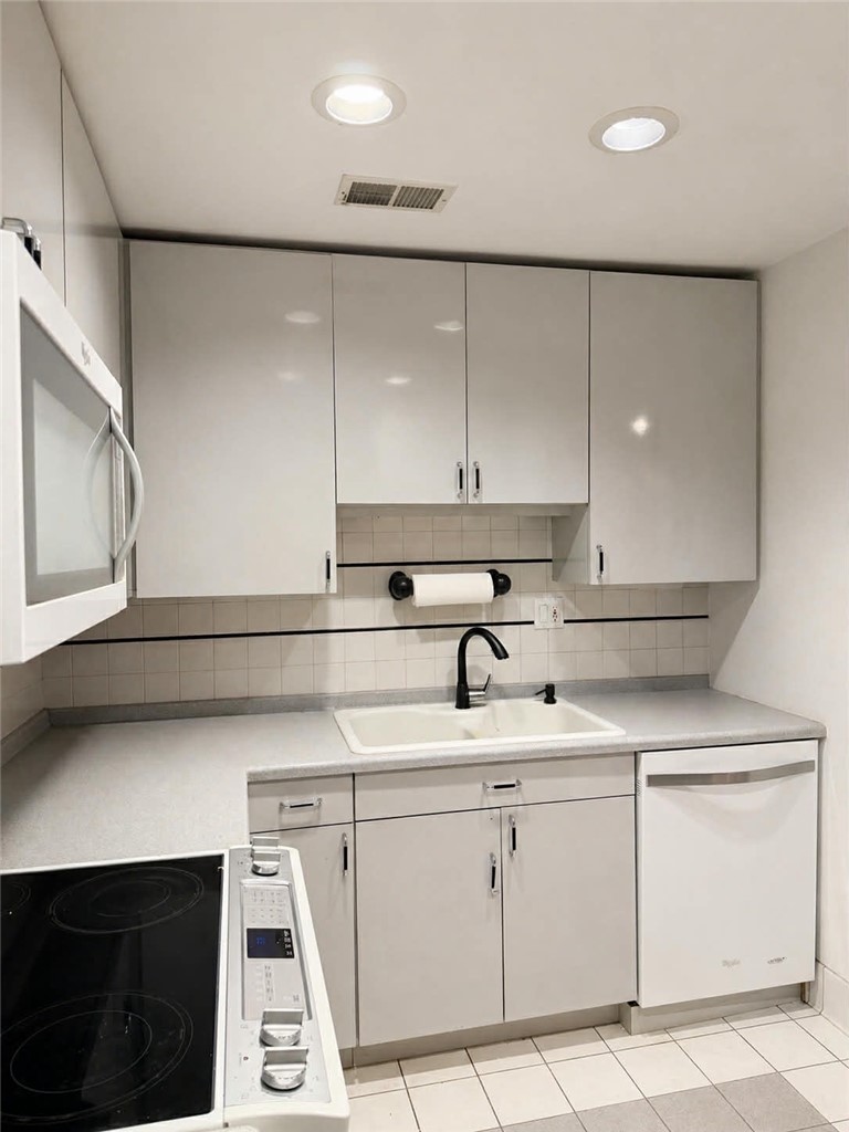 425 N Neville St 103 — photo 6