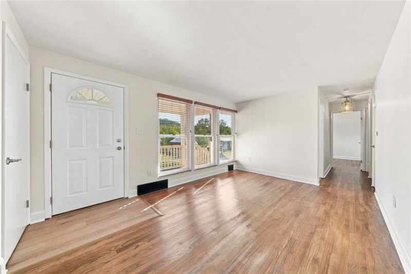 556 Anderson Ave — photo 2