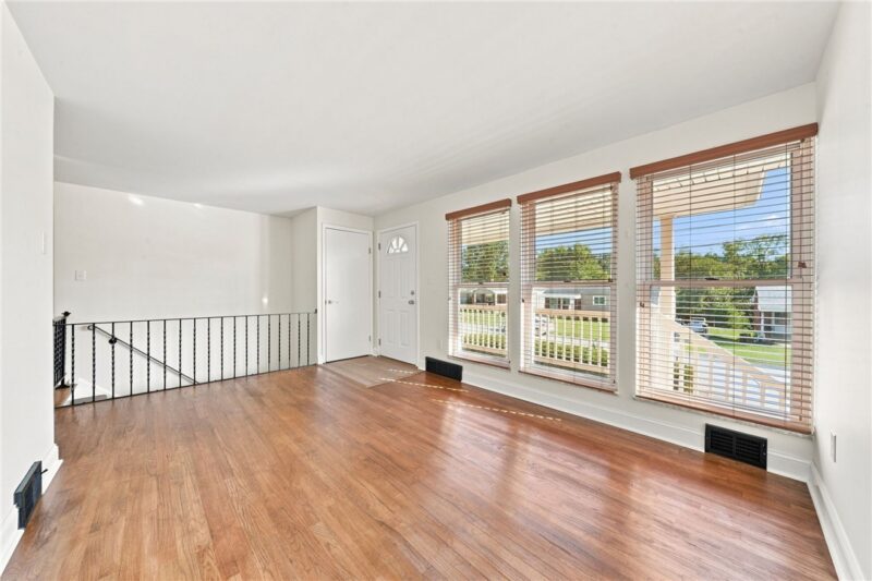 556 Anderson Ave — photo 3