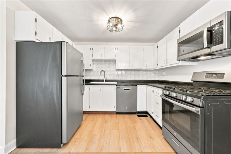 556 Anderson Ave — photo 8