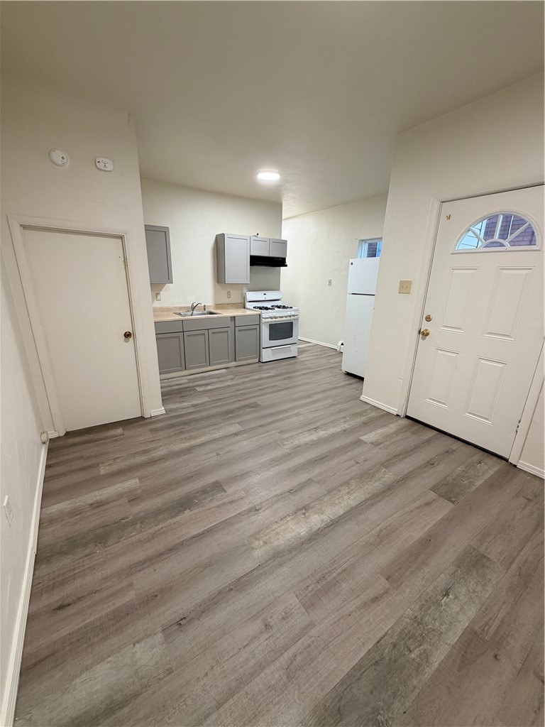 439 3rd St — photo 3