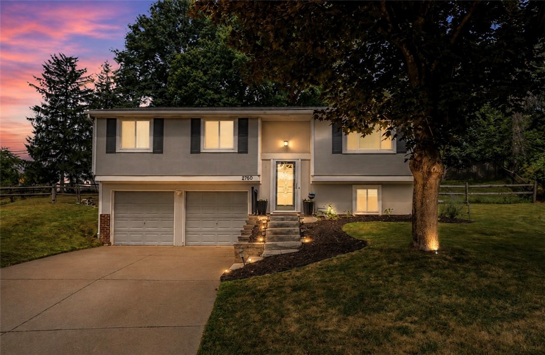2760 Ravenwood Dr — photo 1