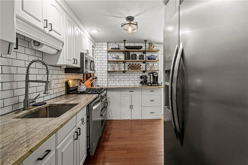 2760 Ravenwood Dr — photo 3