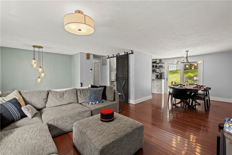 2760 Ravenwood Dr — photo 5