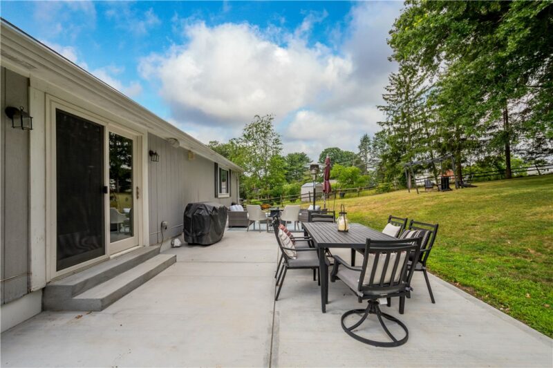 2760 Ravenwood Dr — photo 8