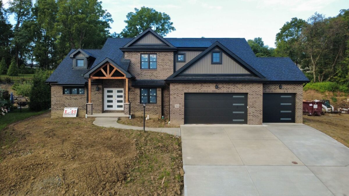 1064 Breezewood Dr — photo 1