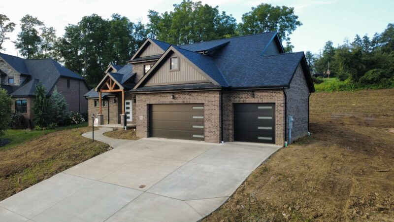 1064 Breezewood Dr — photo 3