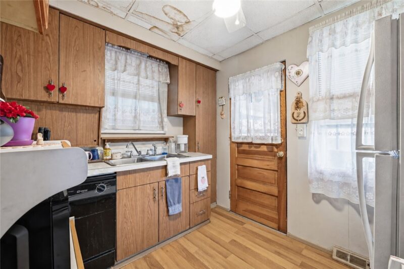545 Sunnyside Ave — photo 8