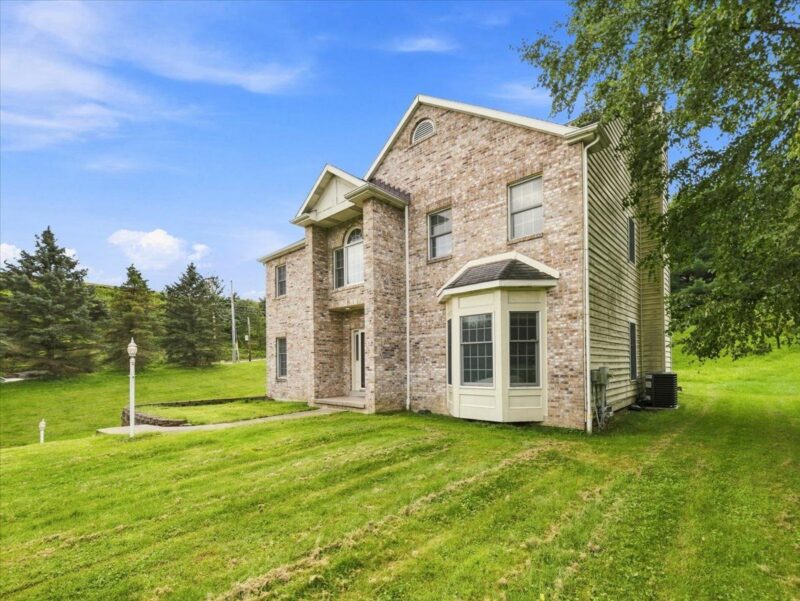 102 Hidden Oak DRIVE — photo 2