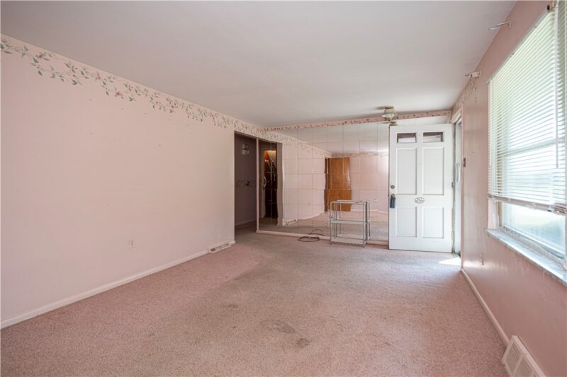 5904 Victor Circle — photo 3