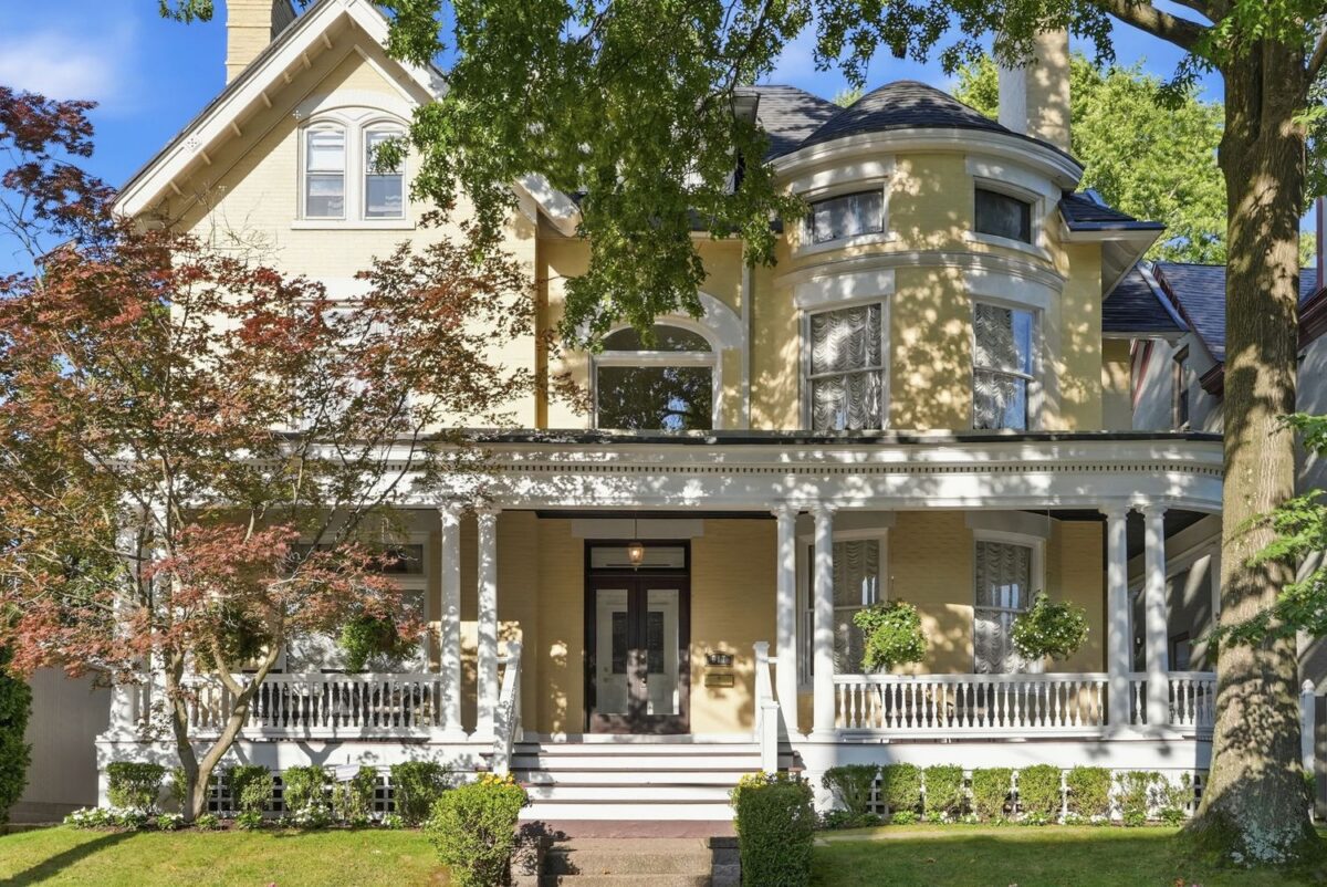617 Saint James Street — photo 1