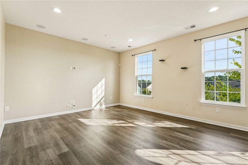 108 NOBLE WOODS — photo 2