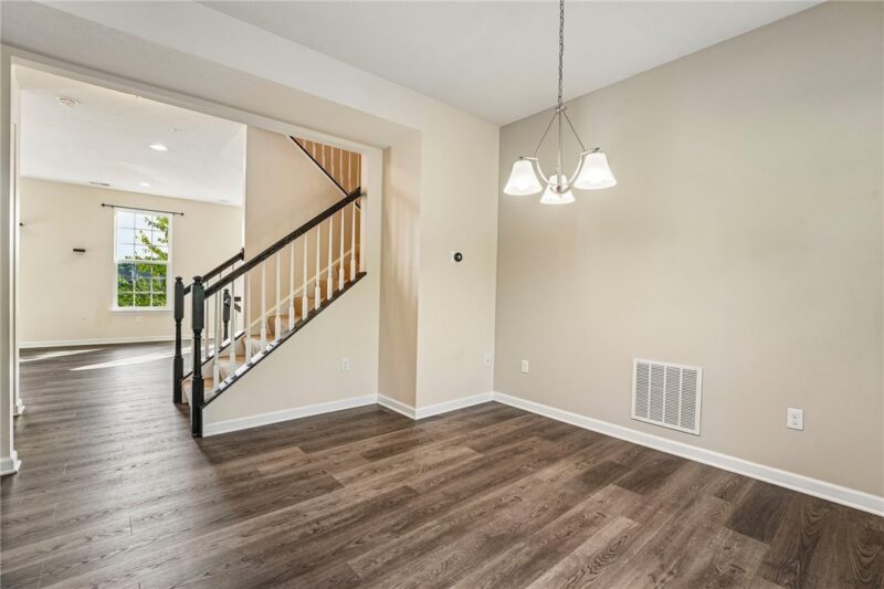 108 NOBLE WOODS — photo 6