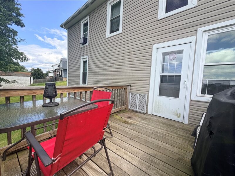 134 Morton Ave — photo 4