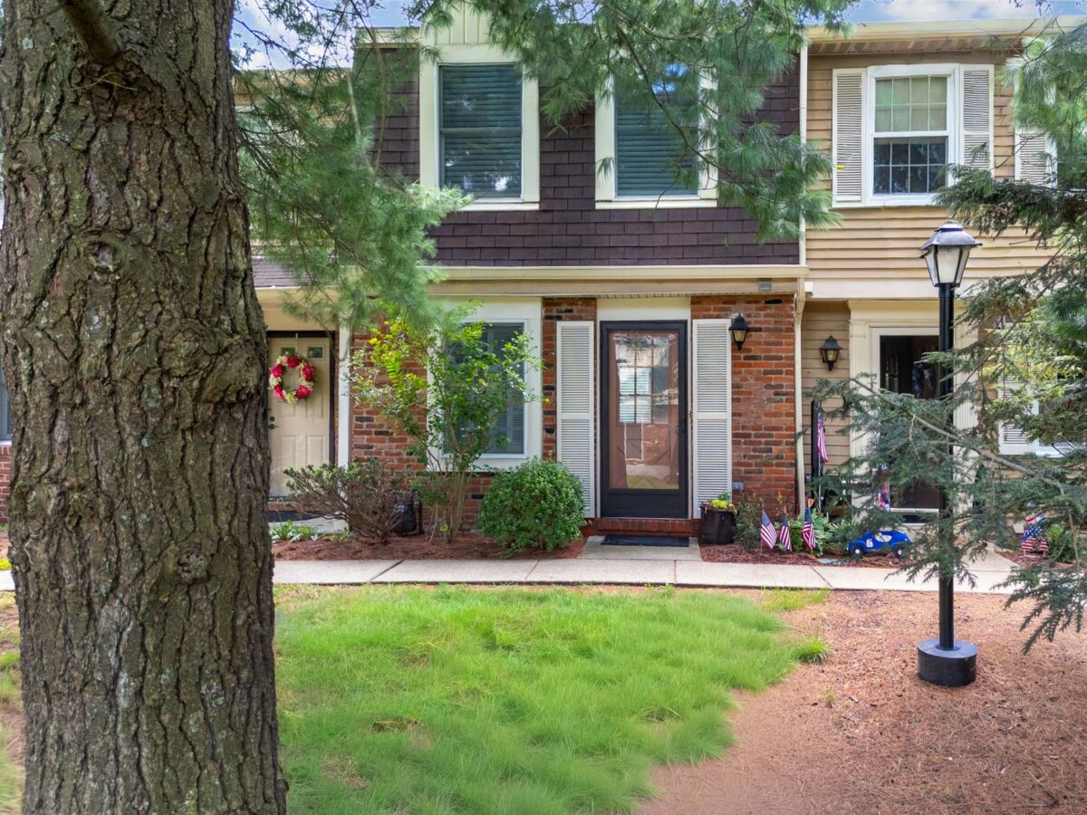 403 Scott LANE — photo 1