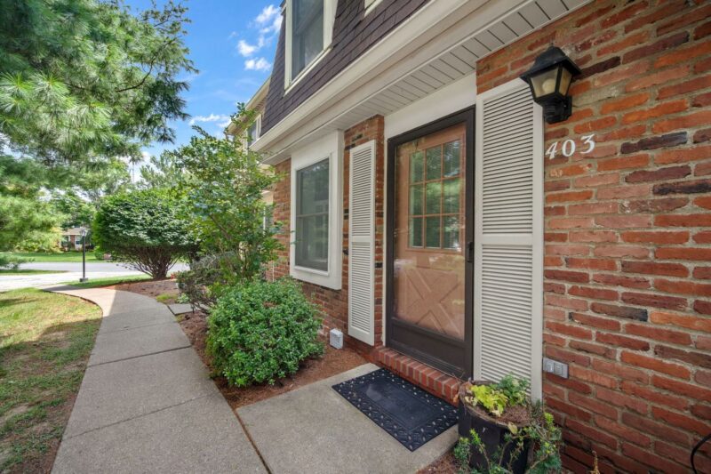 403 Scott LANE — photo 2