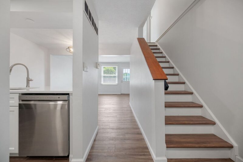 403 Scott LANE — photo 5