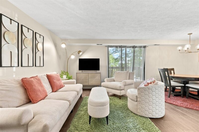 27615 Evergreen Run — photo 3