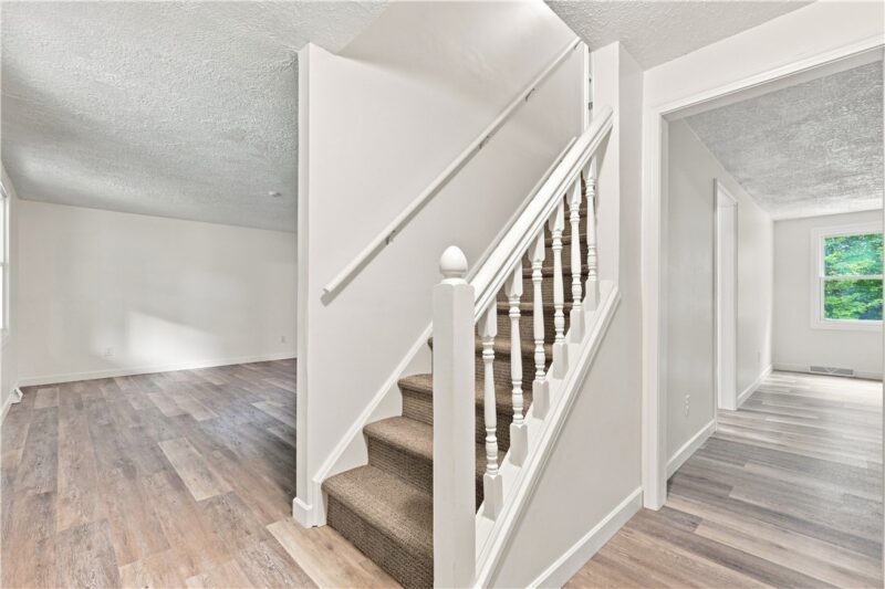 450 Greenwood Dr — photo 3
