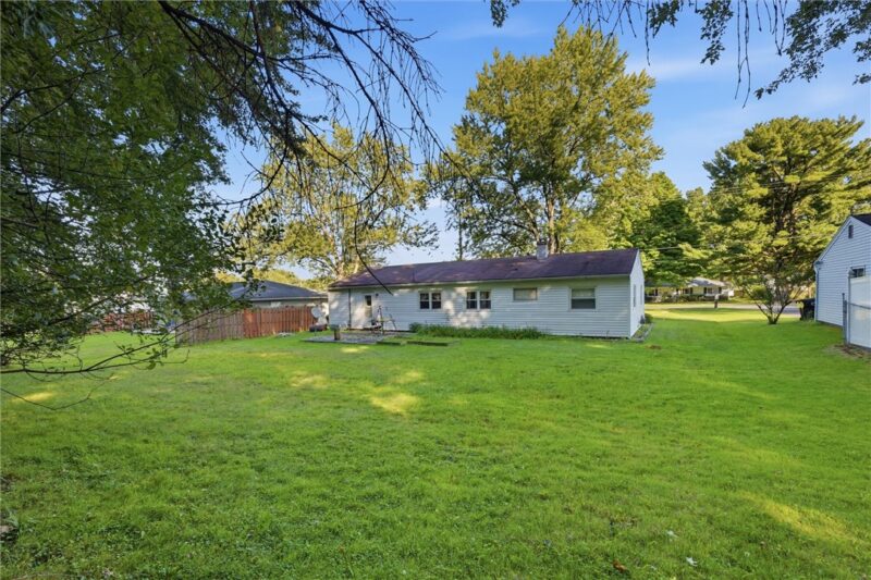 915 Clarksville Rd — photo 3
